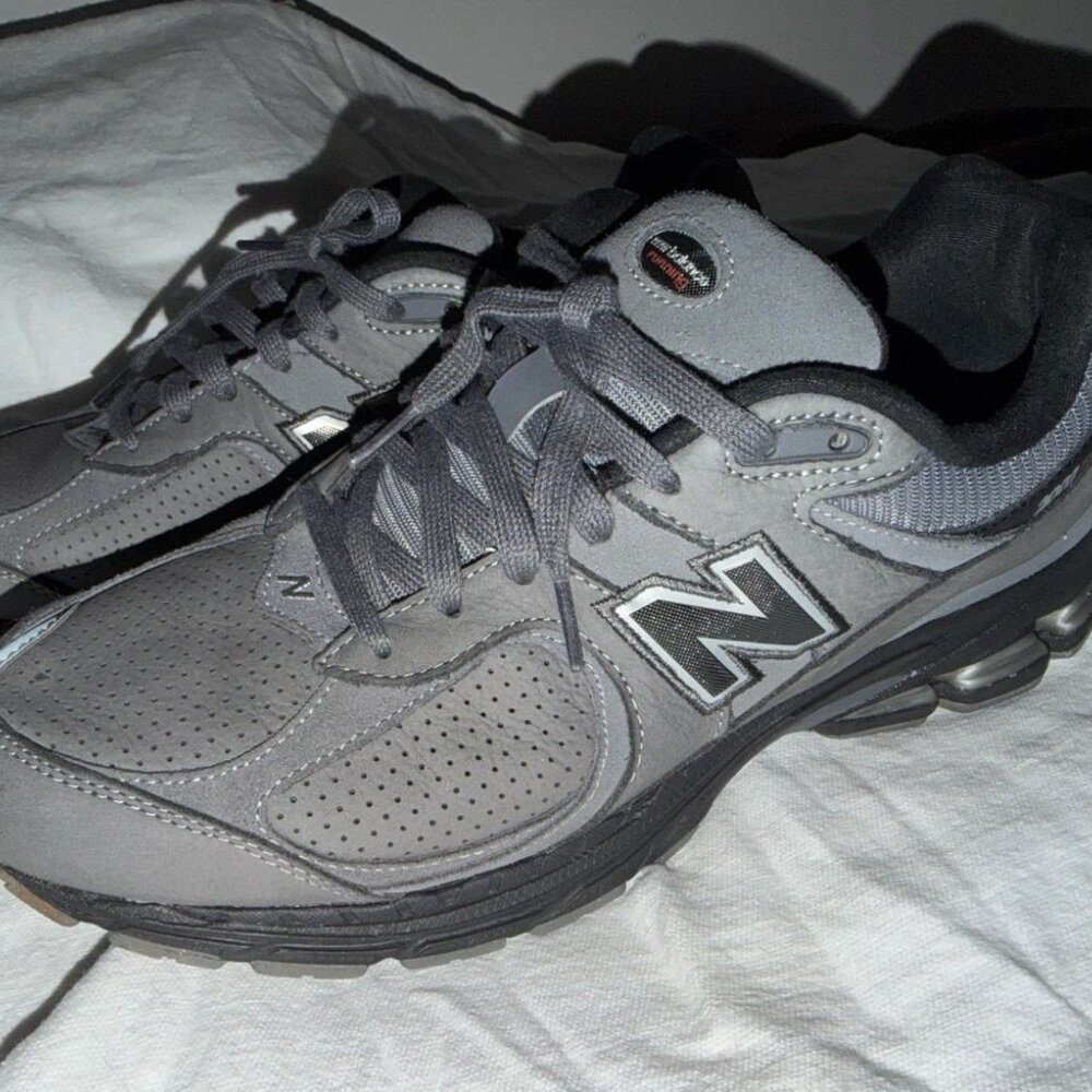 New Balance 2002R Black CASTLEROCK Gray M2002REH